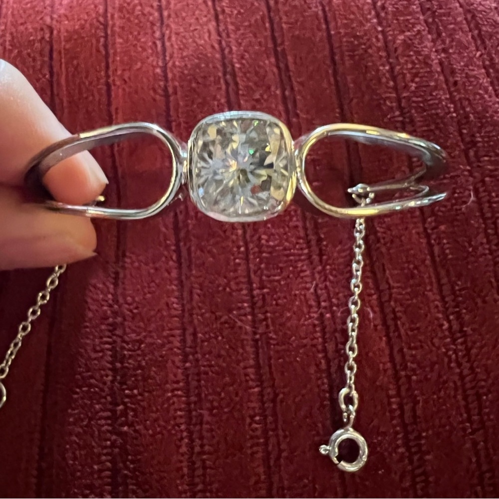 Simply Amazing 3 CT Cushion Cut Earth-mined Diamond Bracelet 💯 Authentic